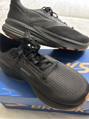 NEW Brooks Black Athletic Running Shoes size 7